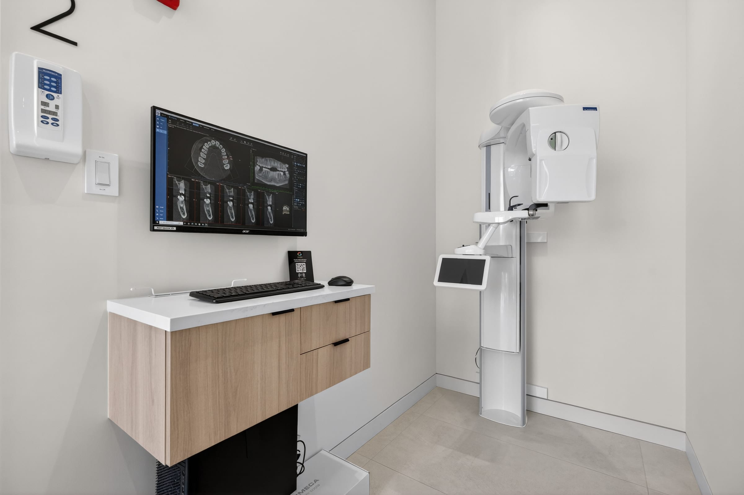 Cone Beam CT and Digital X-Ray technology in use